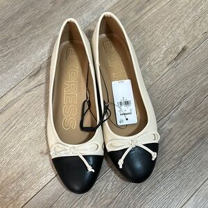 Express Women's Black and Cream Ballet Flats